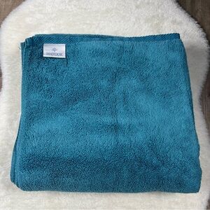 NWOT Matouk bath towel